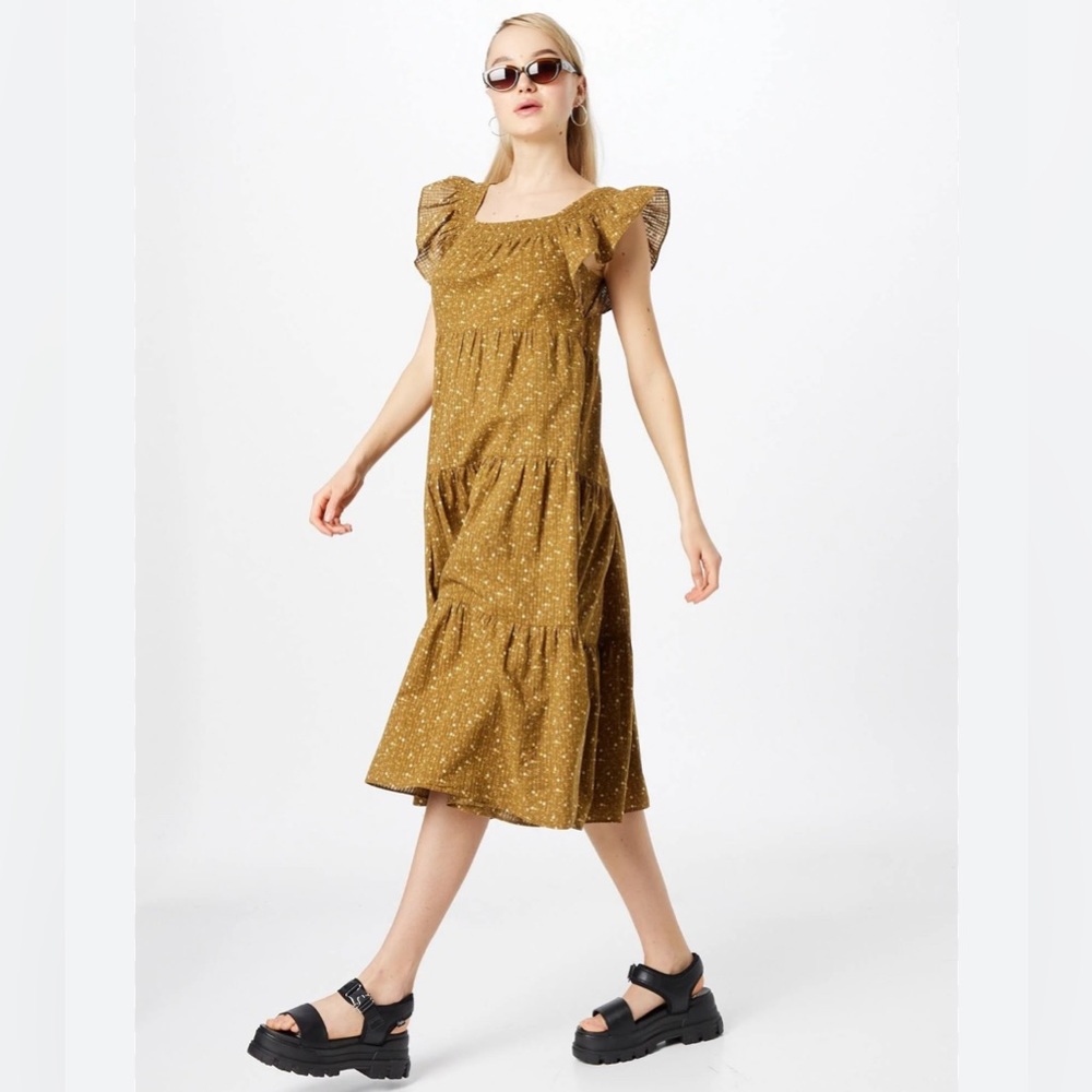Madewell Ruffle-Sleeve Tiered Midi Dress in Daisy Stitch